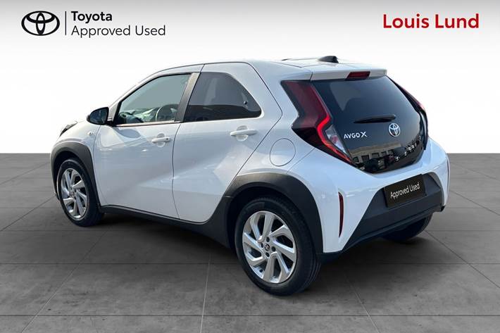 Hvid Toyota Aygo X fra 2025