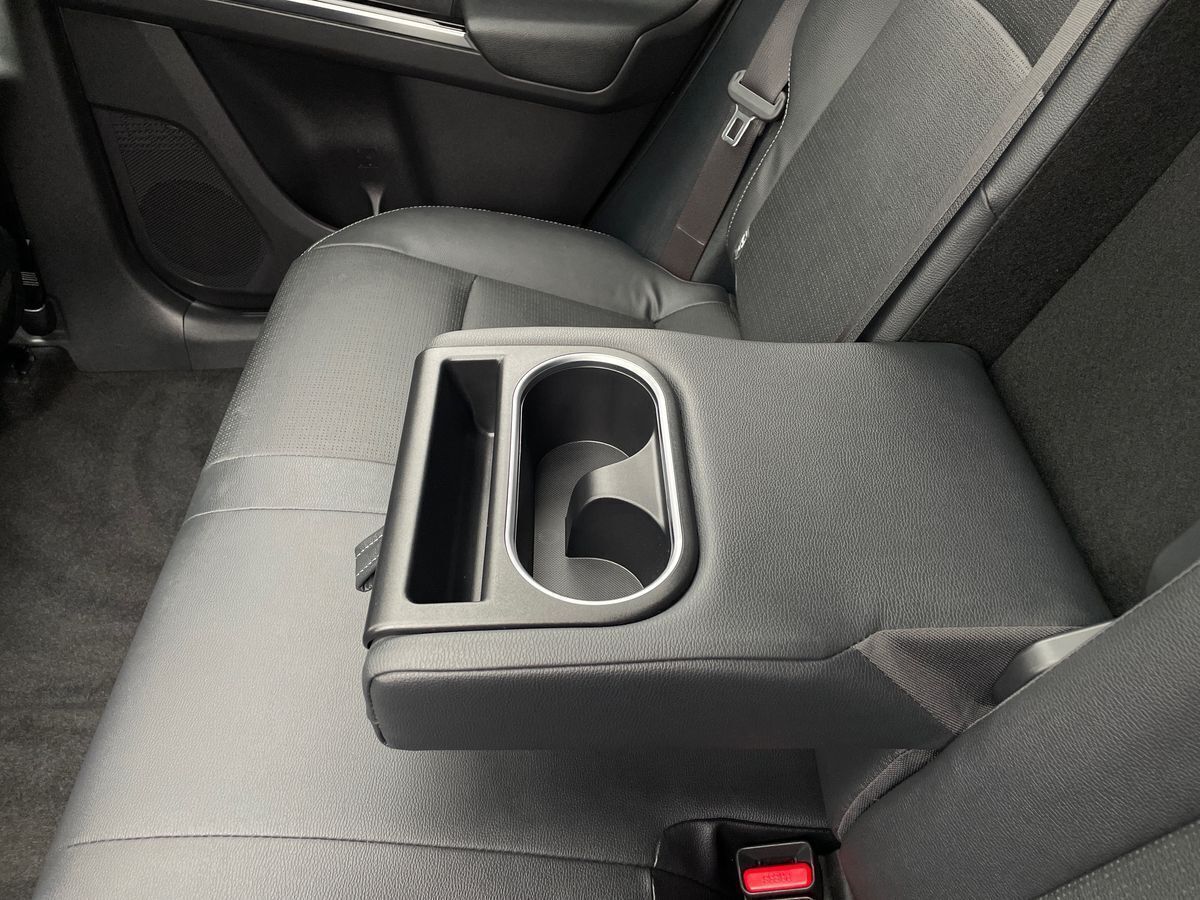 Hvid Toyota BZ4X fra 2023