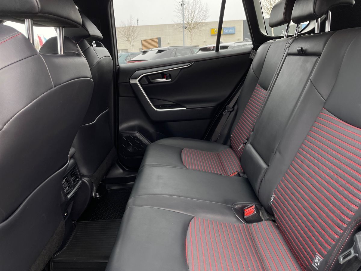 Sort Toyota RAV4 Plug-in fra 2021