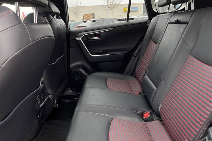 Sort Toyota RAV4 Plug-in fra 2021