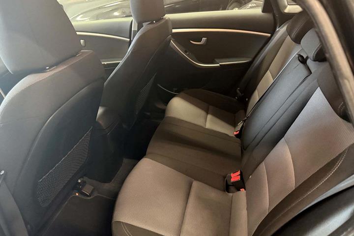 Sort Hyundai i30 fra 2015