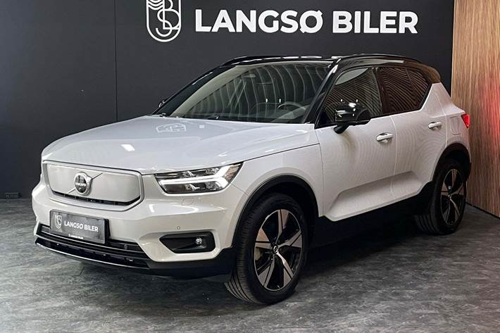 Grå Volvo XC40 fra 2021 set udefra