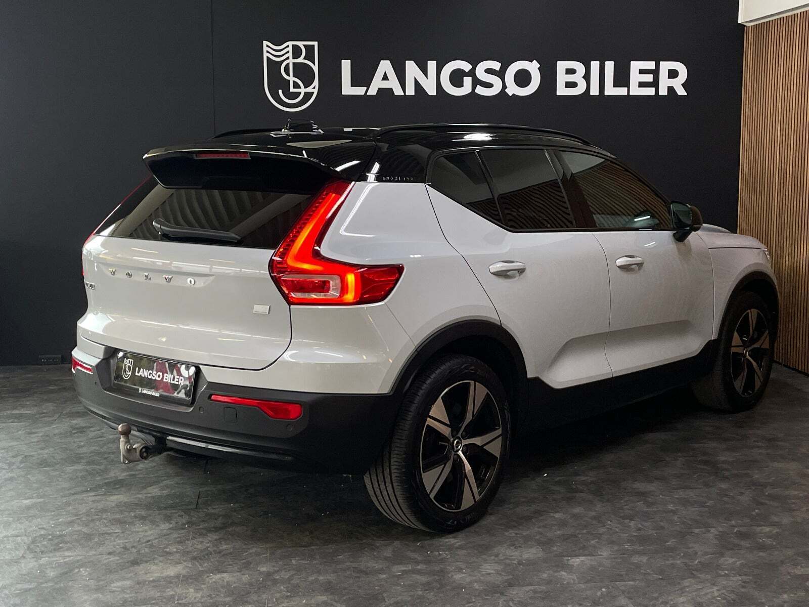Grå Volvo XC40 fra 2021