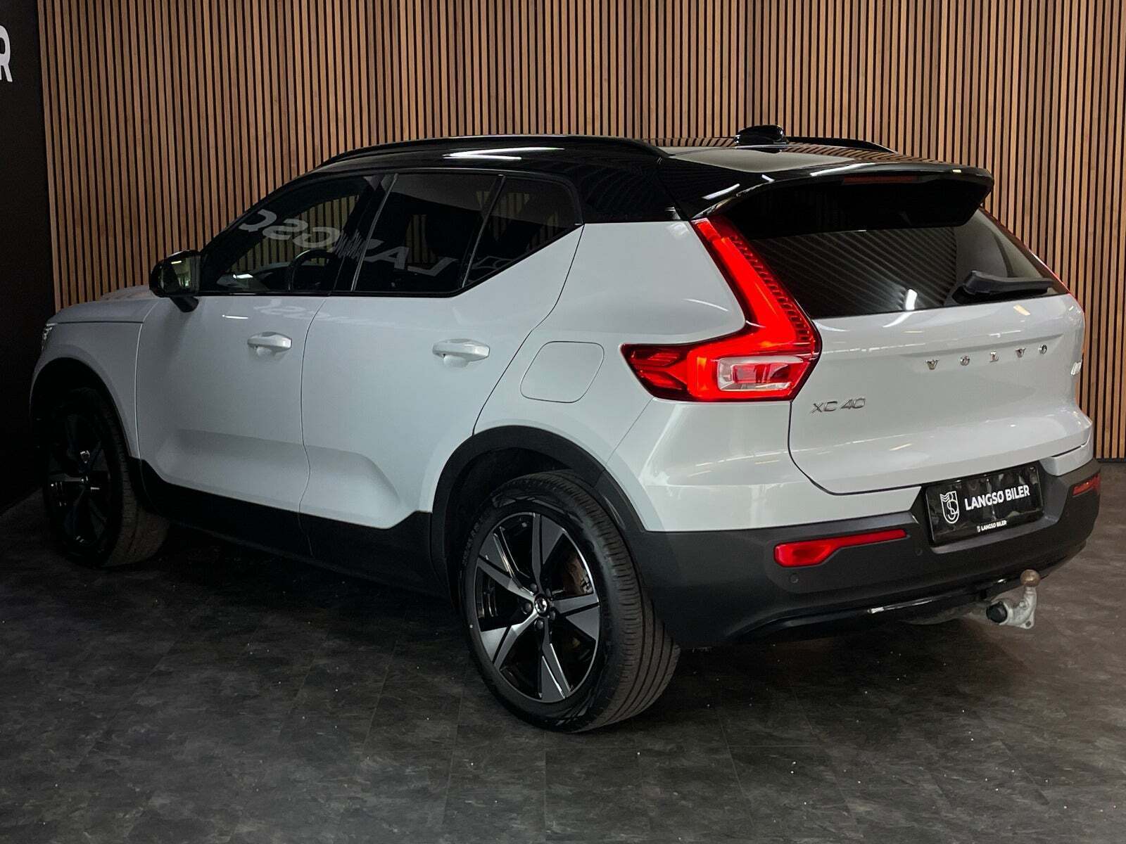 Grå Volvo XC40 fra 2021
