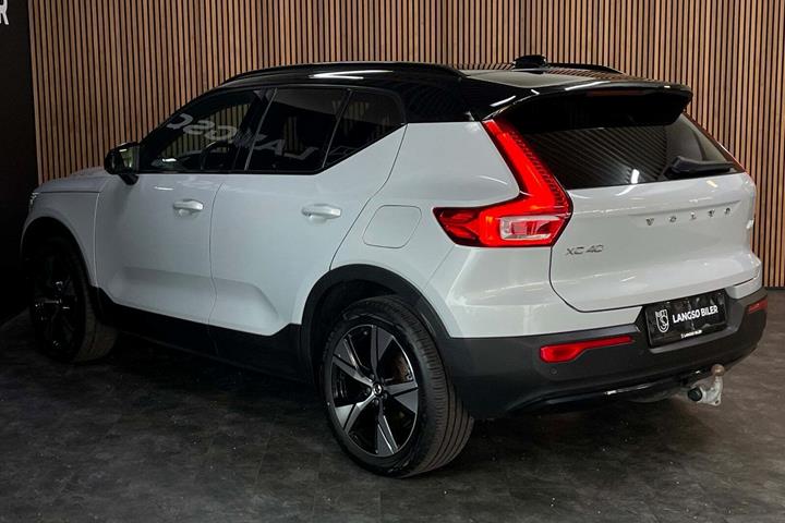 Grå Volvo XC40 fra 2021