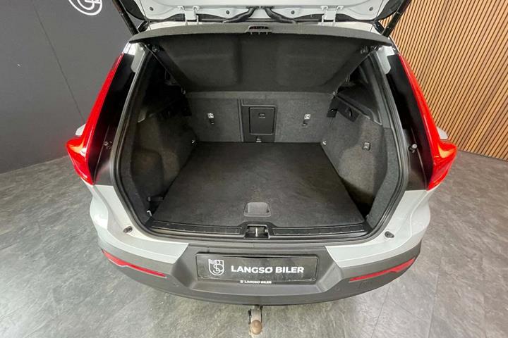 Grå Volvo XC40 fra 2021