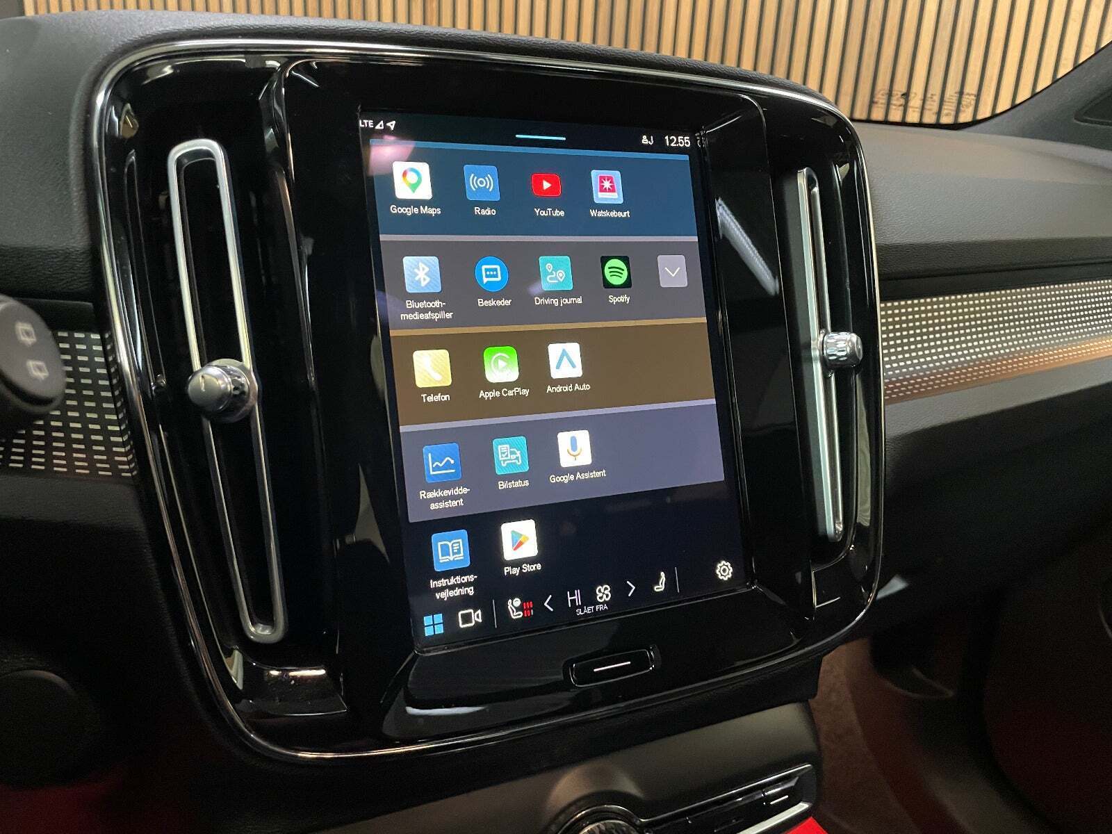 Grå Volvo XC40 fra 2021