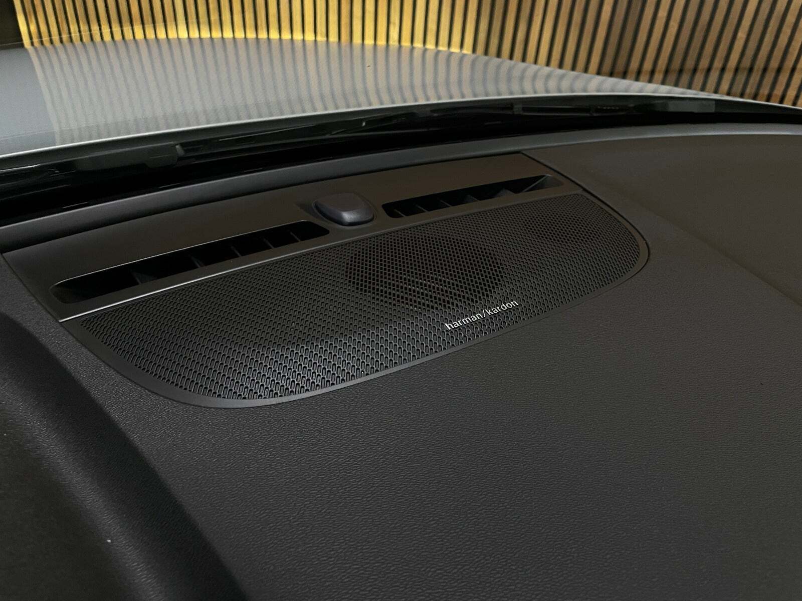 Grå Volvo XC40 fra 2021