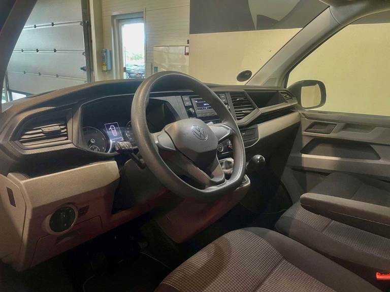 VW Transporter 2,0 TDi 110 Kassevogn kort