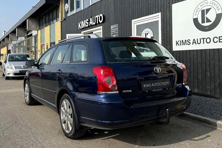 undefined Toyota Avensis fra 2008