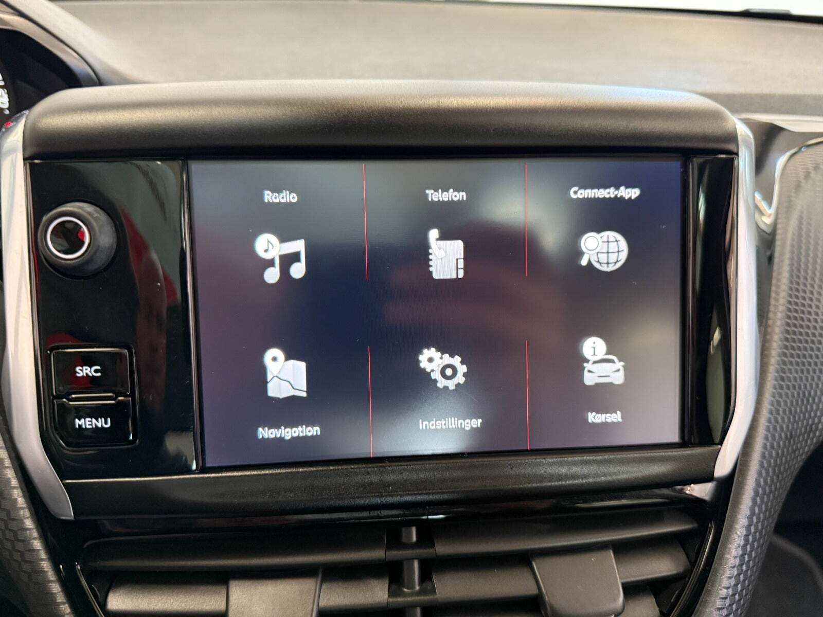 Grå Peugeot 208 fra 2017