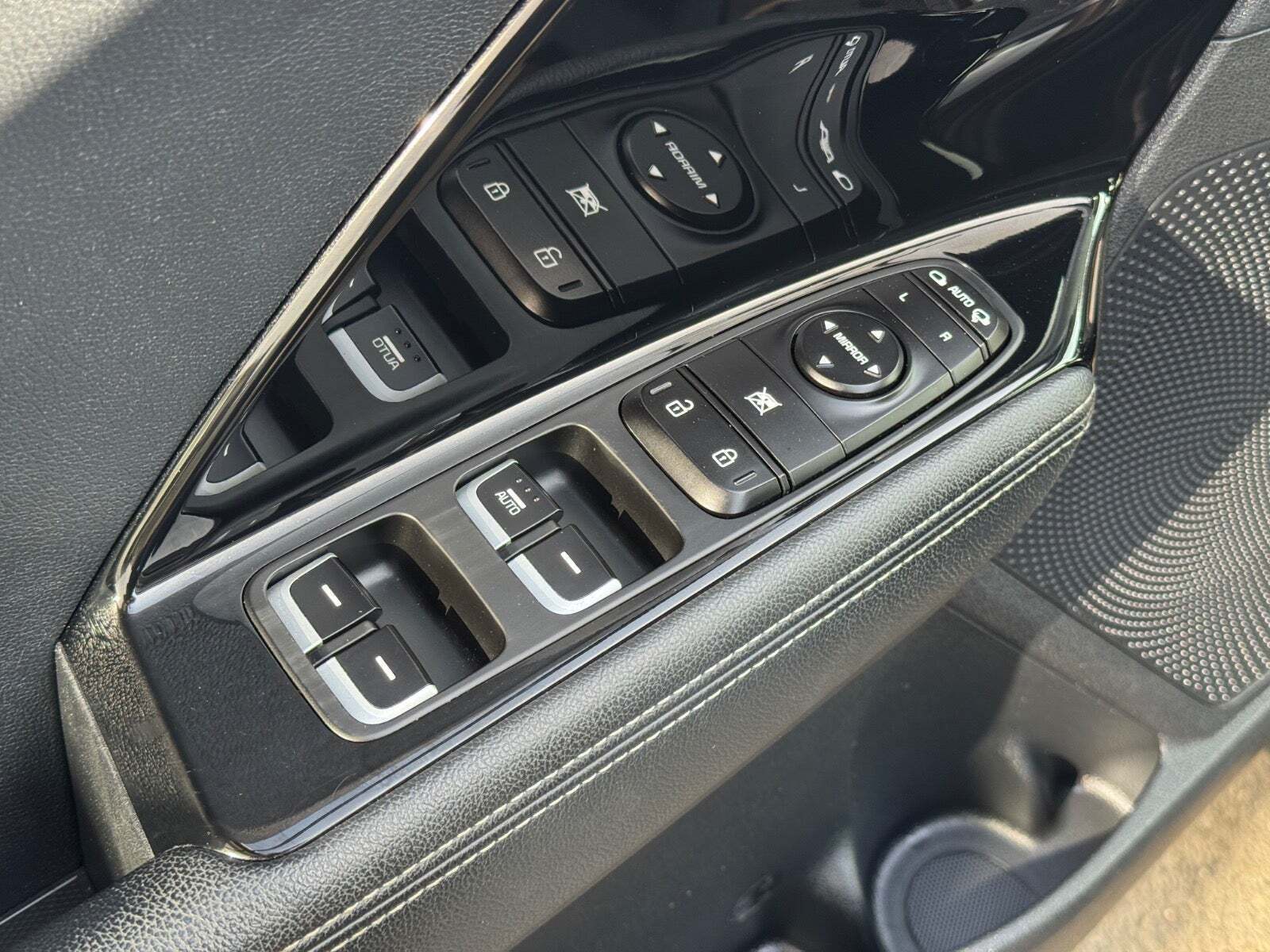 Grå Kia Niro fra 2018