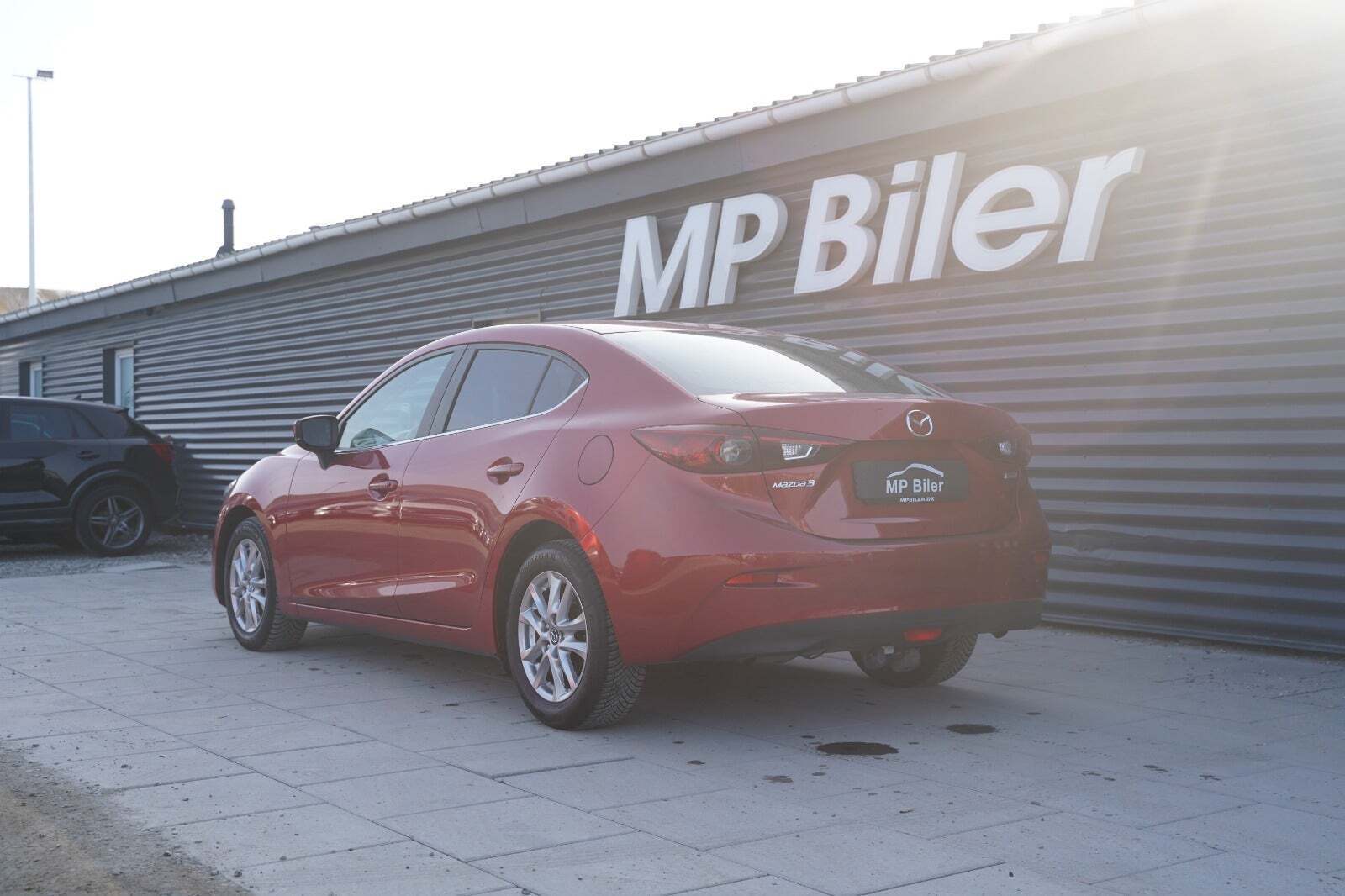 Rød Mazda 3 fra 2018