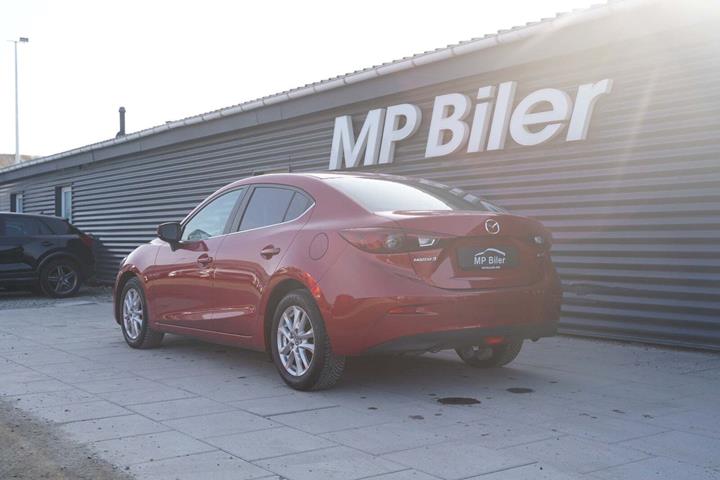 Rød Mazda 3 fra 2018