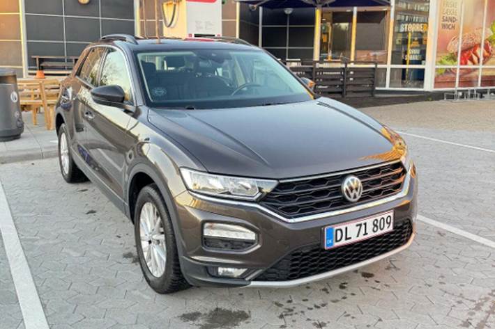 Brun VW T-Roc fra 2019 set udefra