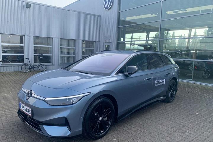 Blå VW ID.7 fra 2026 set udefra