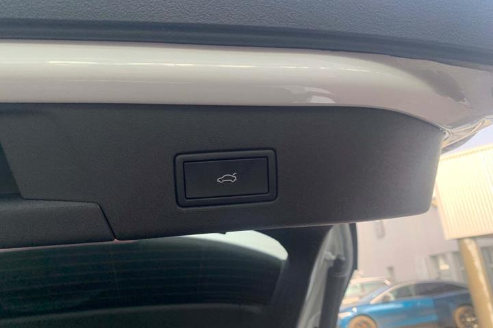 Hvid VW ID.4 fra 2025
