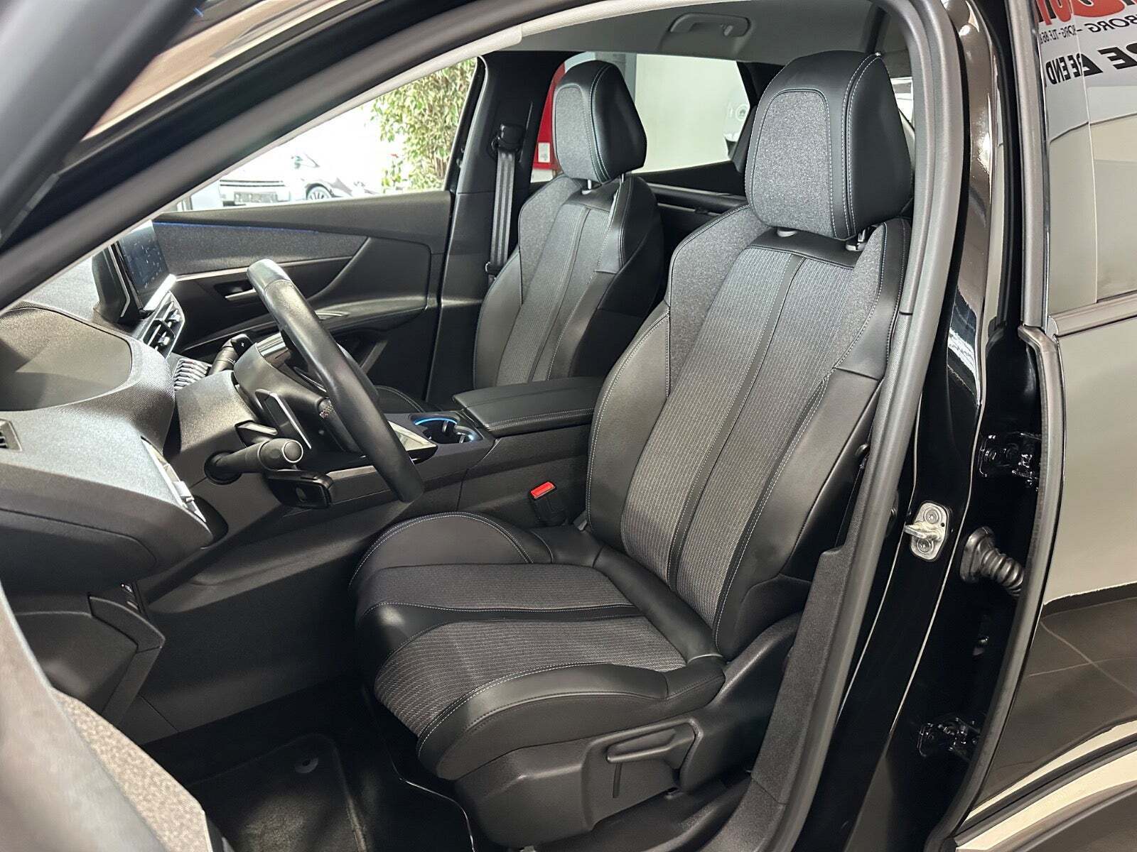 Peugeot 3008 1,6 Hybrid Allure Pack EAT8 Van