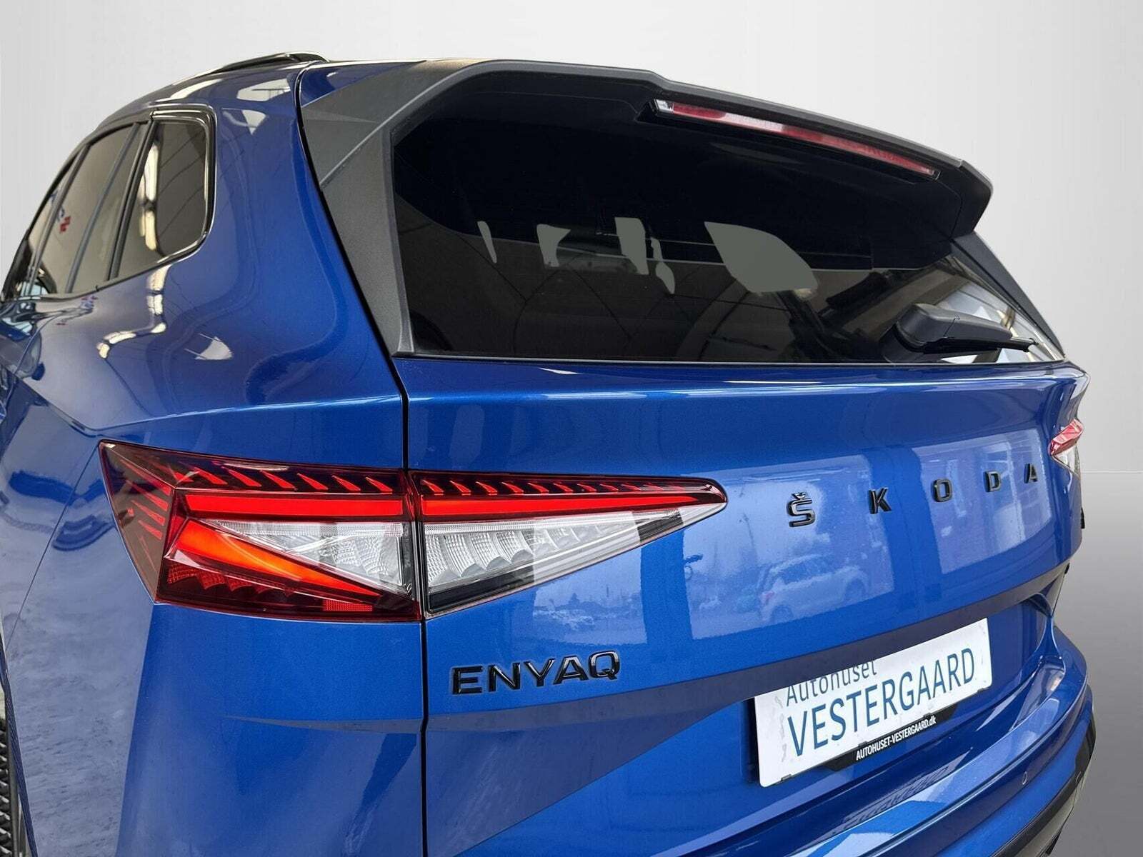 Blå Skoda Enyaq fra 2022