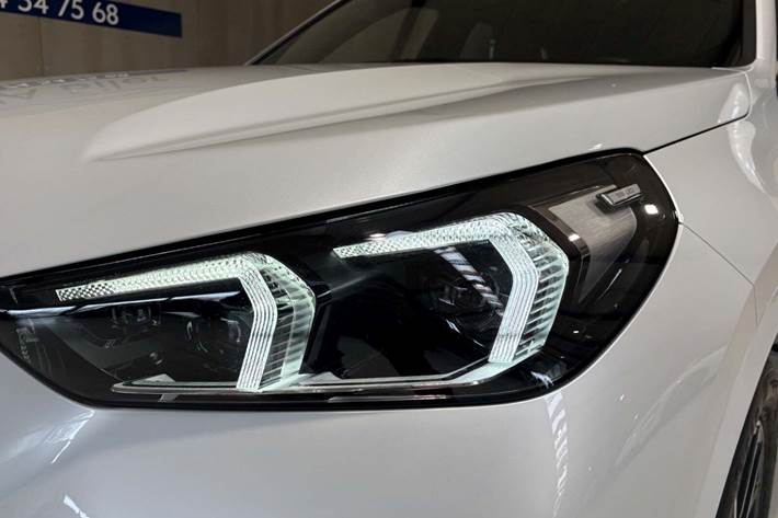 Hvid BMW iX1 fra 2023