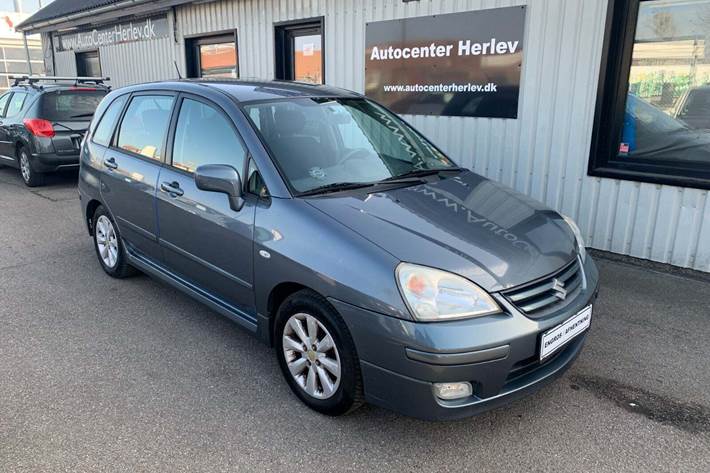 Blå Suzuki Liana fra 2006