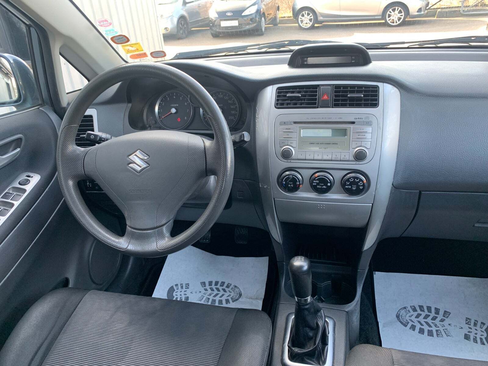 Blå Suzuki Liana fra 2006