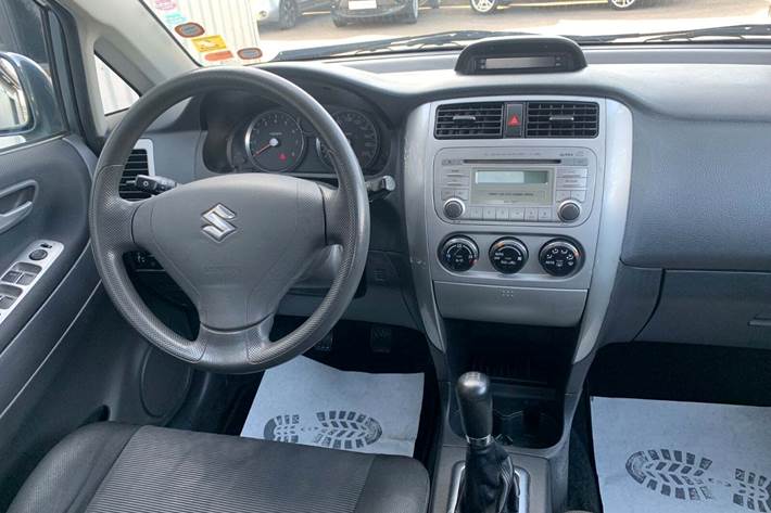 Blå Suzuki Liana fra 2006