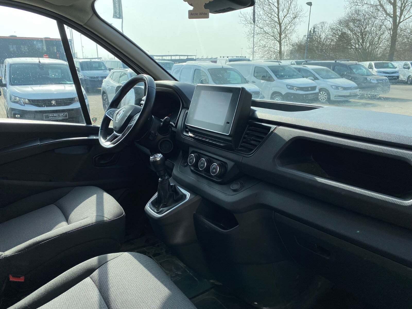 Hvid Renault Trafic fra 2022