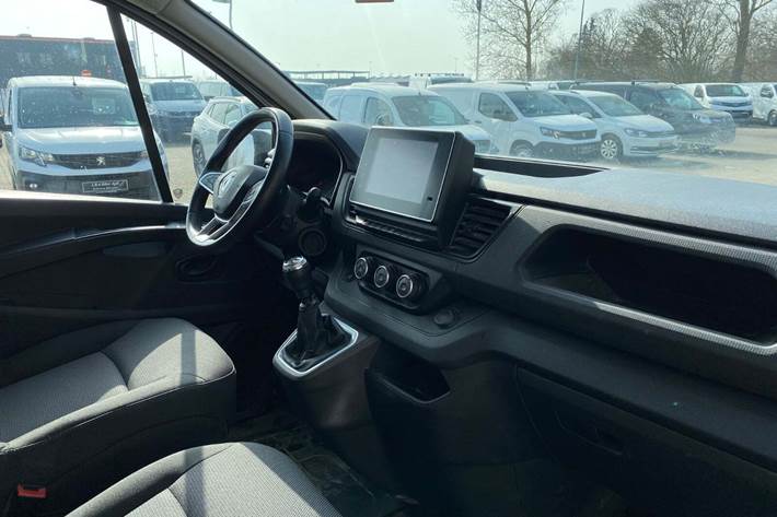 Hvid Renault Trafic fra 2022