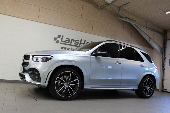 Sølv Mercedes GLE350 de fra 2023