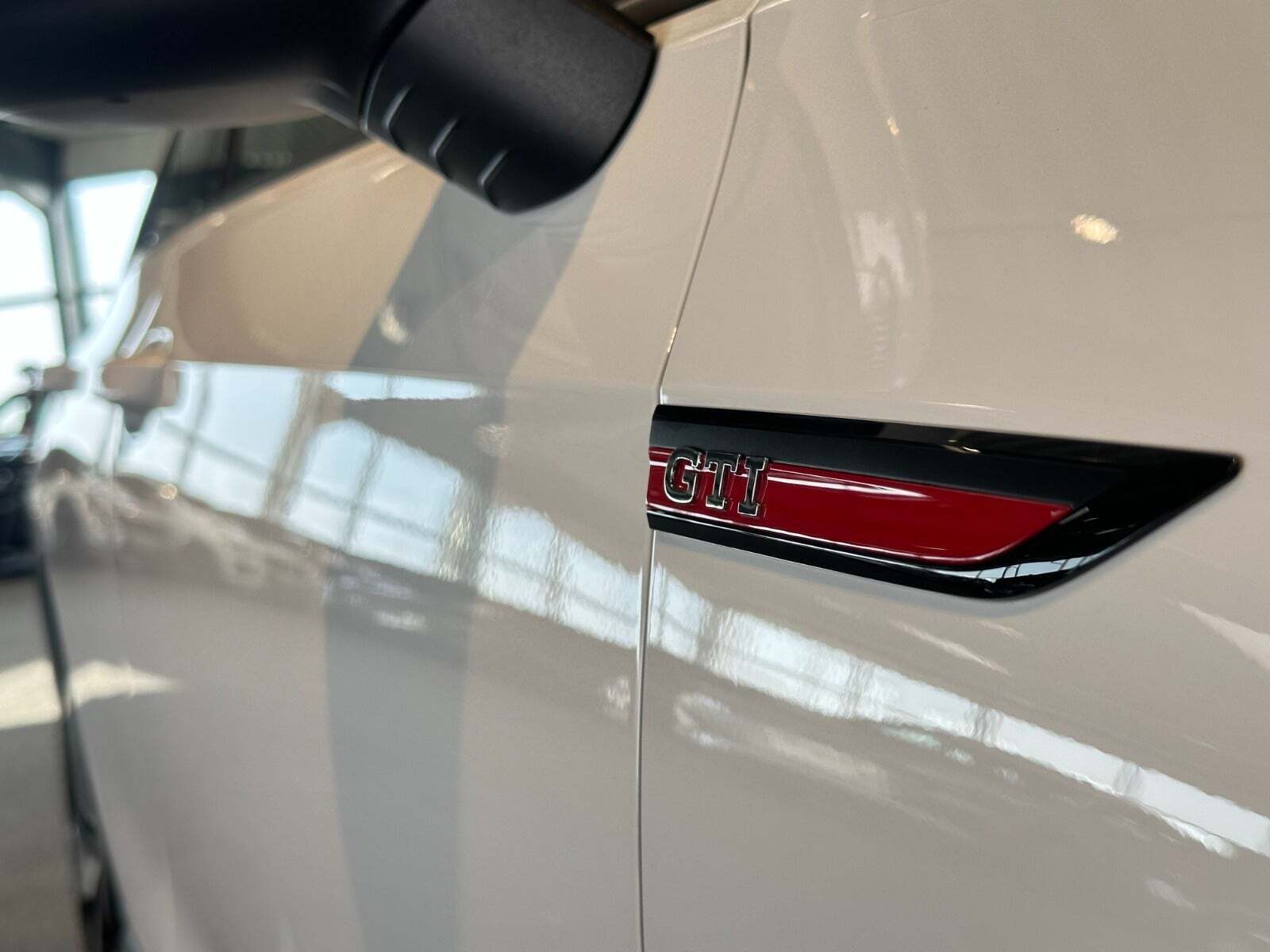 Hvid VW Golf VIII fra 2022