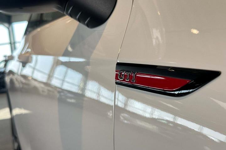 Hvid VW Golf VIII fra 2022