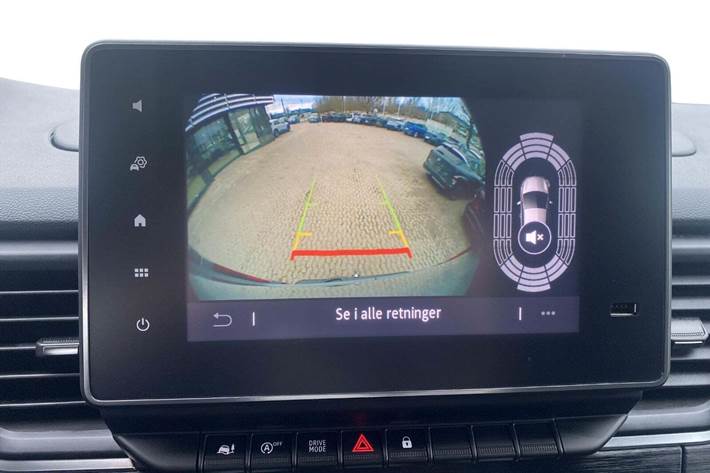 Grå Nissan Primastar fra 2023