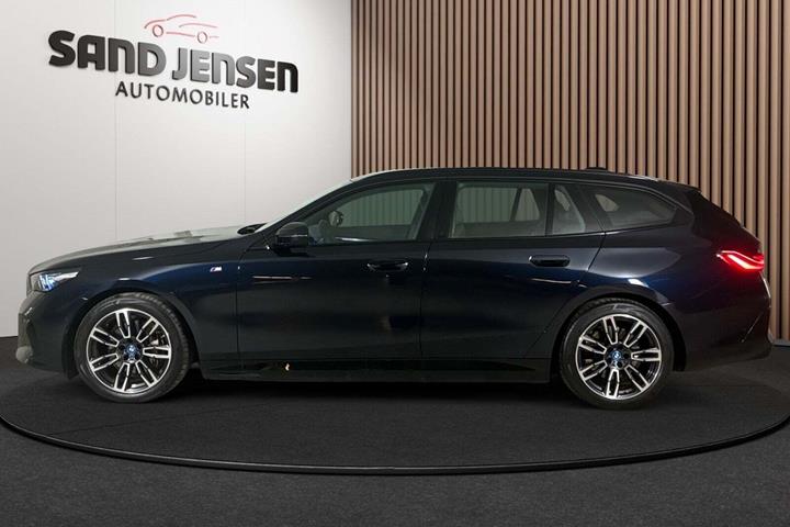 Sort BMW i5 fra 2025