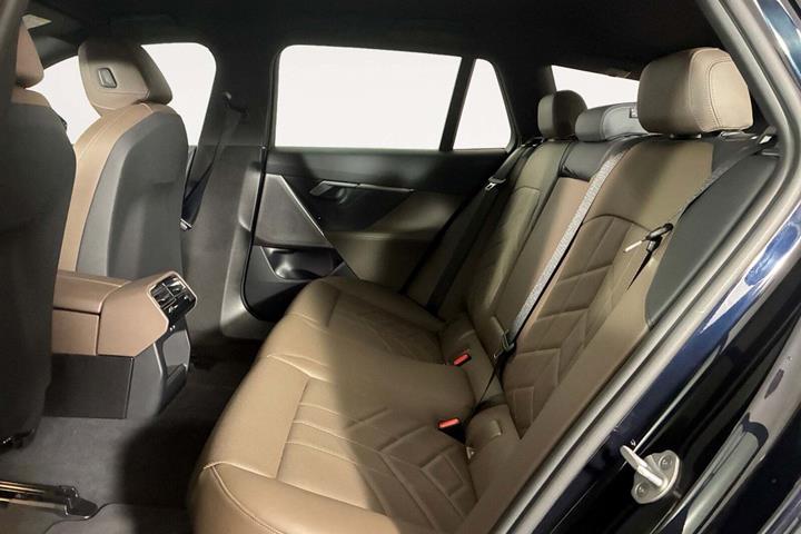 Sort BMW i5 fra 2025