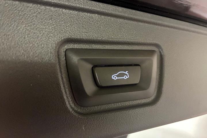 Sort BMW i5 fra 2025