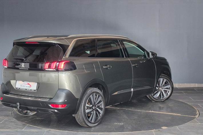 Grå Peugeot 5008 fra 2017