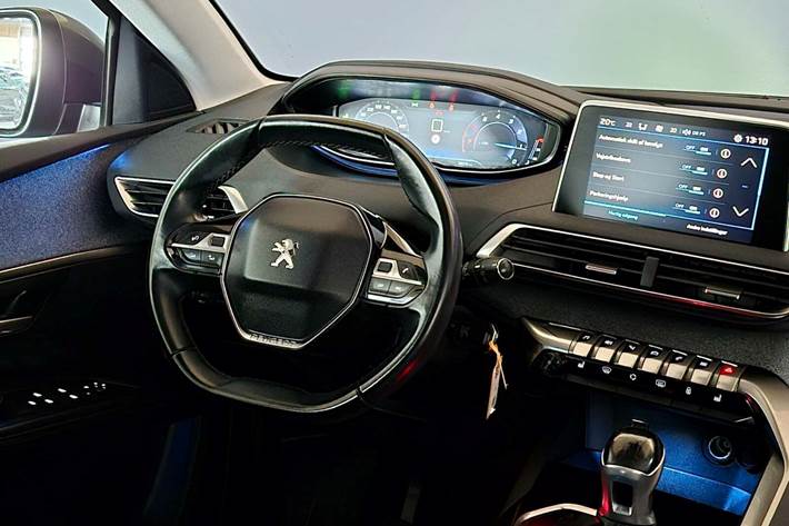 Grå Peugeot 5008 fra 2017