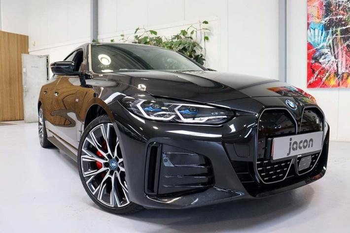 Blå BMW i4 fra 2023