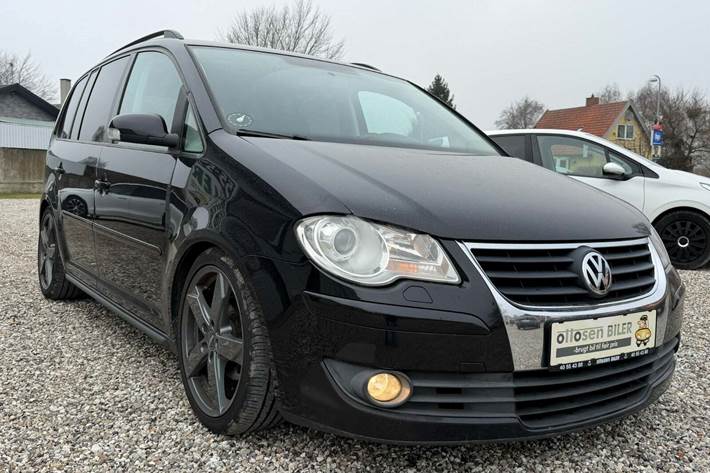 Sort VW Touran fra 2008
