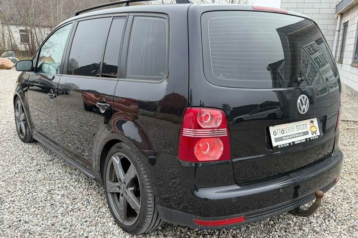 Sort VW Touran fra 2008