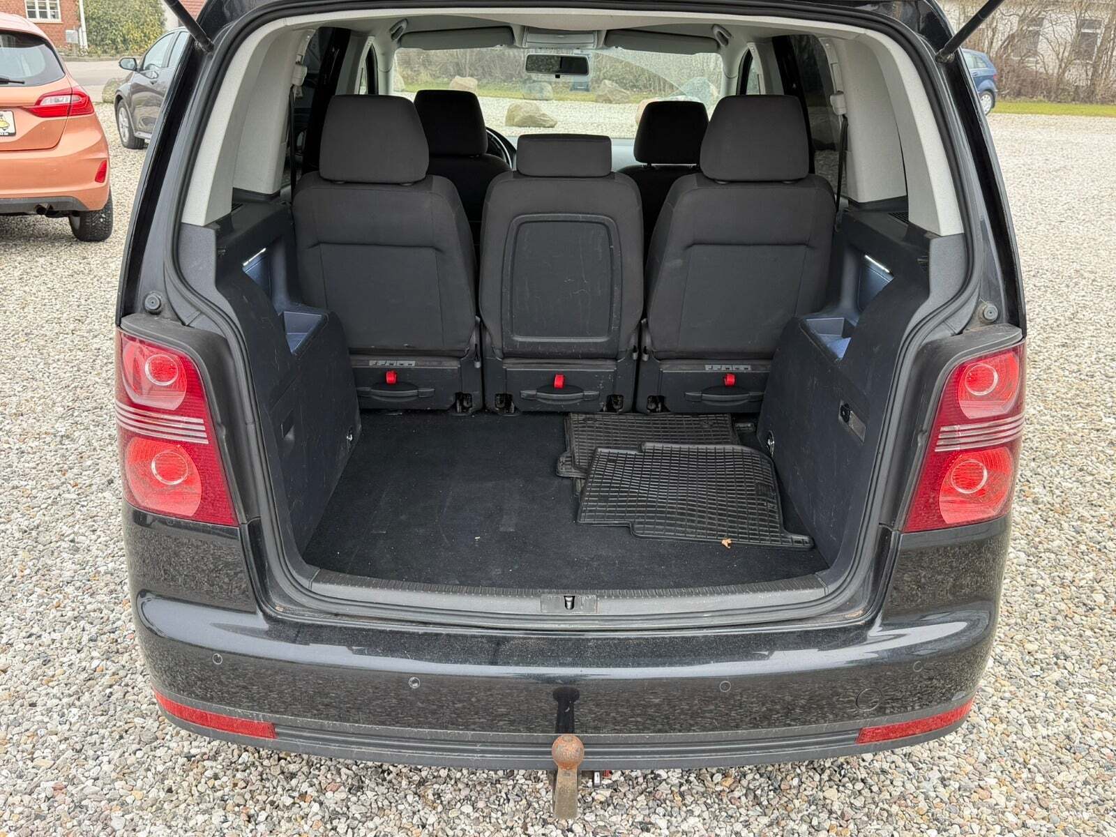 Sort VW Touran fra 2008