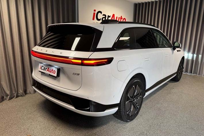 Hvid Xpeng G9 fra 2024