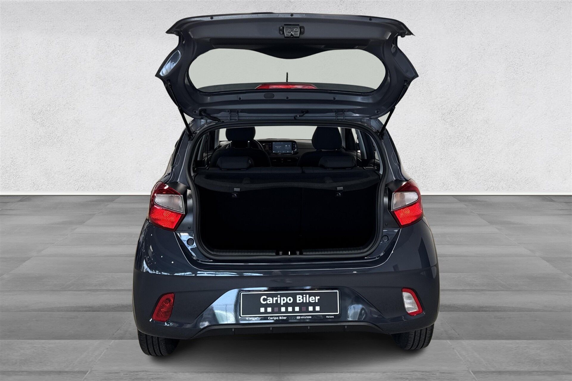 Grå Hyundai i10 fra 2024