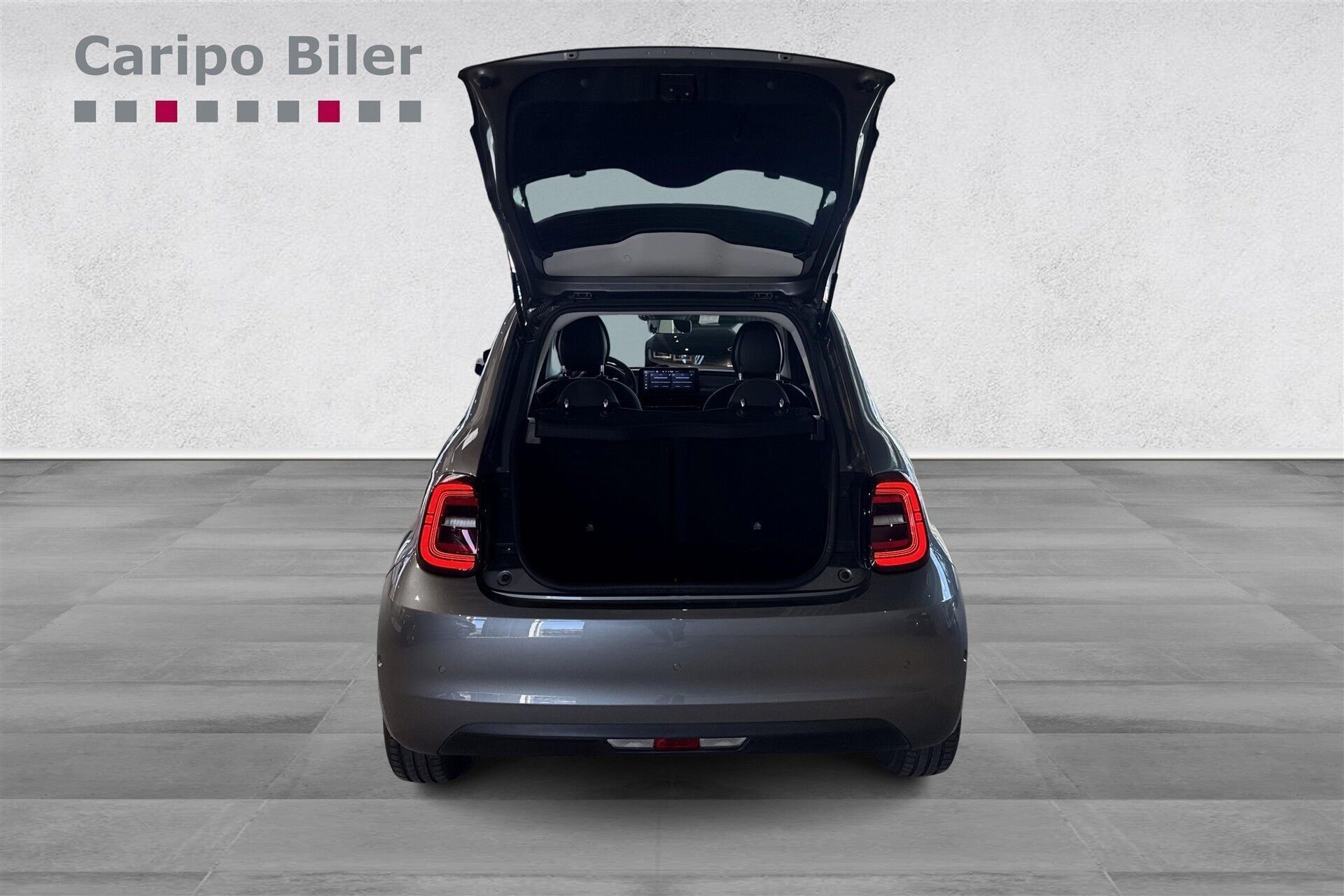 Grå Fiat 500e fra 2023