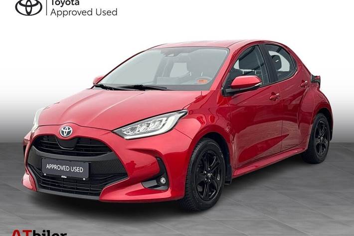 Rød Toyota Yaris fra 2022