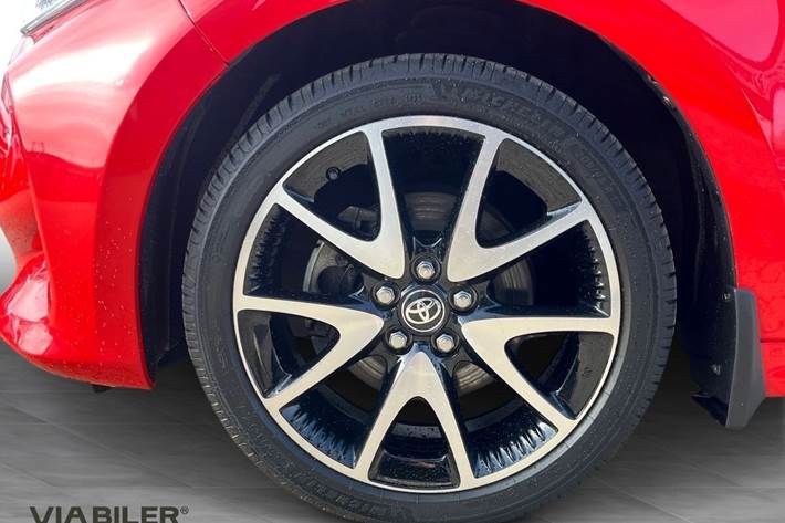 Rød Toyota Yaris fra 2021