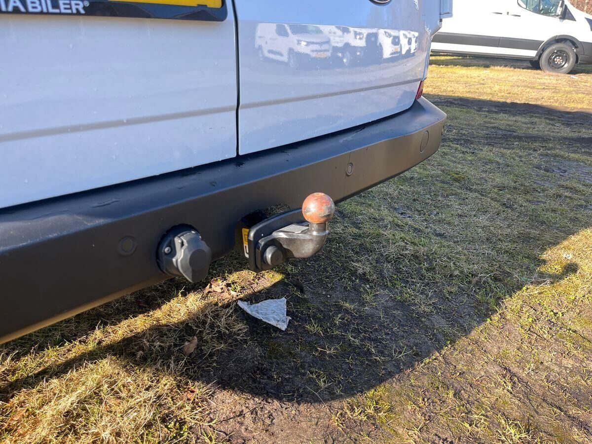 Hvid Ford Transit Custom fra 2024