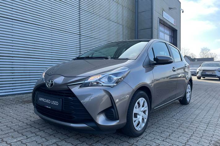 Bronze Toyota Yaris fra 2017