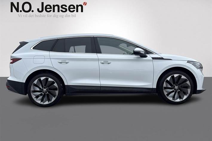 Hvid Skoda Enyaq fra 2022
